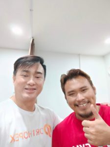 Kru Ismail Muay Thai Coach-Shoulder and back treatment